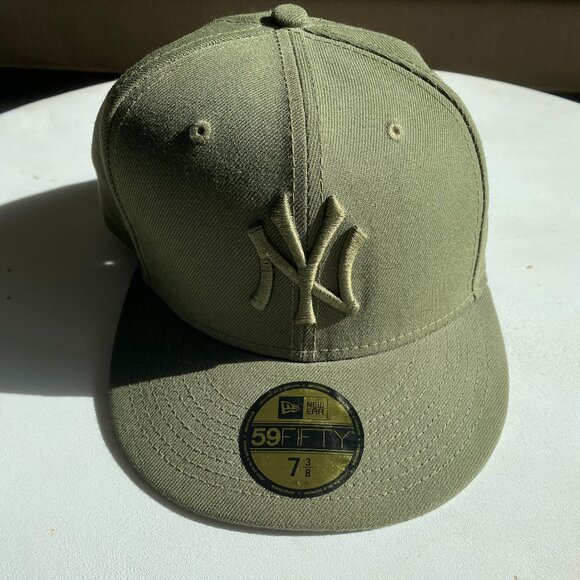 New Era Fitted Hat - Picture 1 of 3